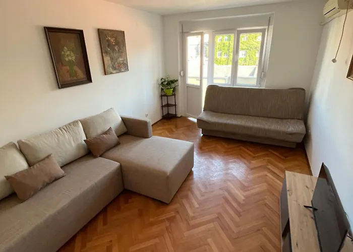 Minutetoriver Apartment